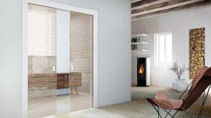 Porte a scrigno scorrevoli in vetro Henry Glass. Modello a scomparsa Xilo. Perfetto per dividere gli ambienti lasciando passare la luce naturale del sole.