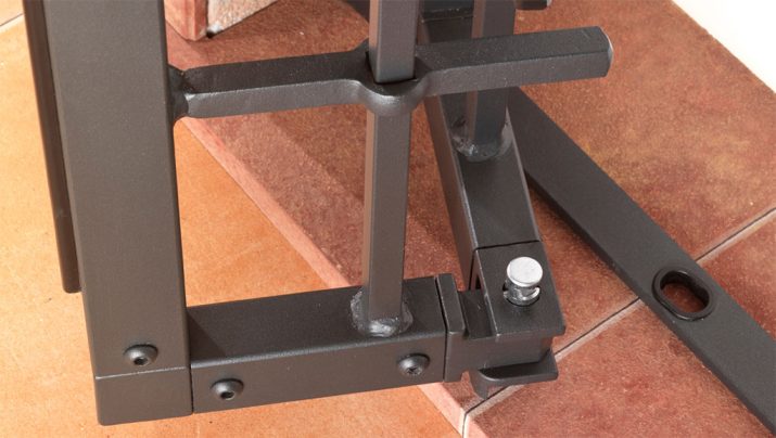 Grate di sicurezza. Evoluta 3. Grata porta finestra. Snodo brevettato (dettaglio). Azienda Erreci Sicurezza S.r.l.