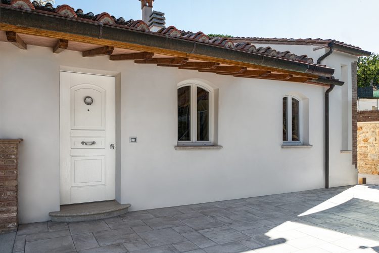 Evolution: porta blindata. Finitura bianco gesso. Oikos Venezia Srl