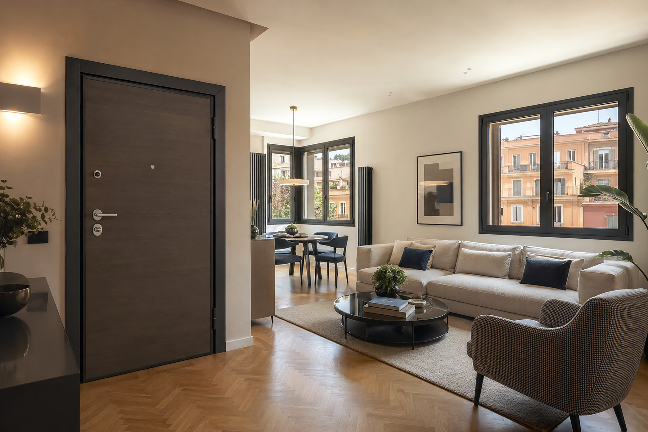 Elegante interno con porta blindata e serramenti coordinati