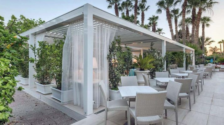 Kedry Prime. Pergotenda con tende laterali. Azienda Keoutdoordesign S.r.l.
