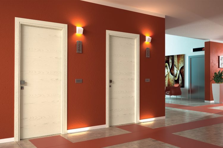 Linea Receptiva. Modello N05, frassino epoca avorio, ral 1013, telaio lineo, cornice recta.  Flessya S.r.l.