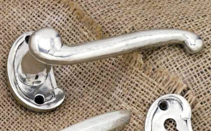 Virgola. Maniglia modello Virgola in stile classico dell'Azienda Giara S.r.l.