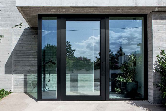 Nova, Porta di ingresso a bilico. Azienda Oikos S.p.A.