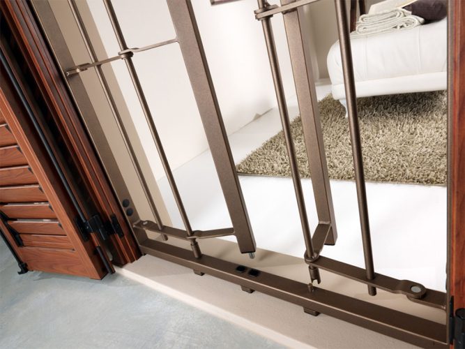 Grate di sicurezza. Grata porta finestra, dettaglio snodo. Combi, Inferriata modello Perfekta.