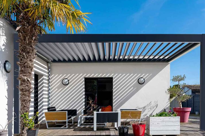 Pergola bioclimatica Pergoexe in alluminio