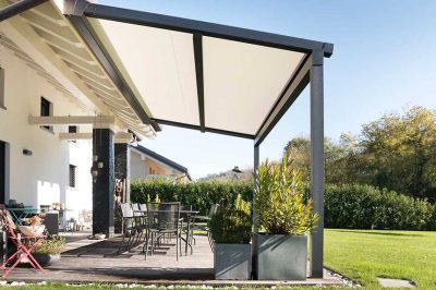 Pergolati. Pergola con Tessuto ad Arrotolamento. Massima Illuminazione. Azienda Keoutdoordesign S.r.l.