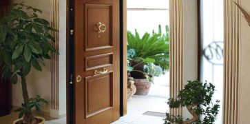 Porte blindate. Porta Blindata in Legno Massello