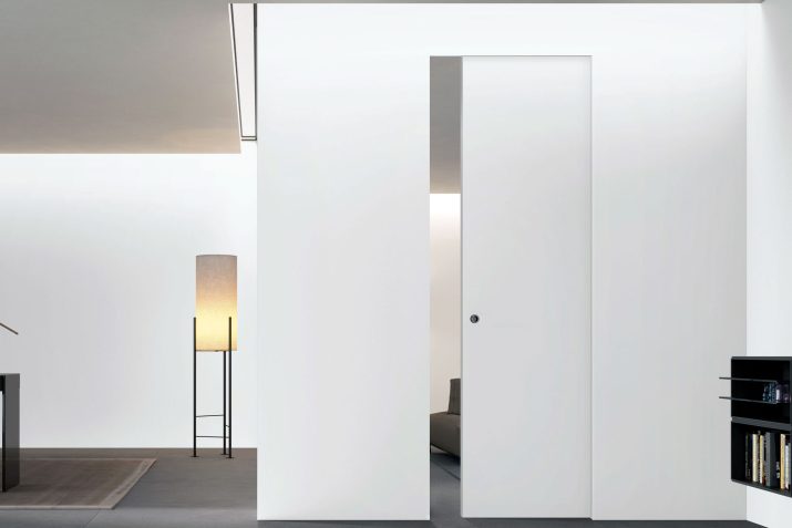 Porta Equa Zero tortora, Sistema Filomuro. Azienda Ferrero Legno S.p.A.