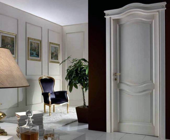Porte stile classico. Porta in Massello modello Vienna linea classica. Azienda Toscocornici S.r.l.