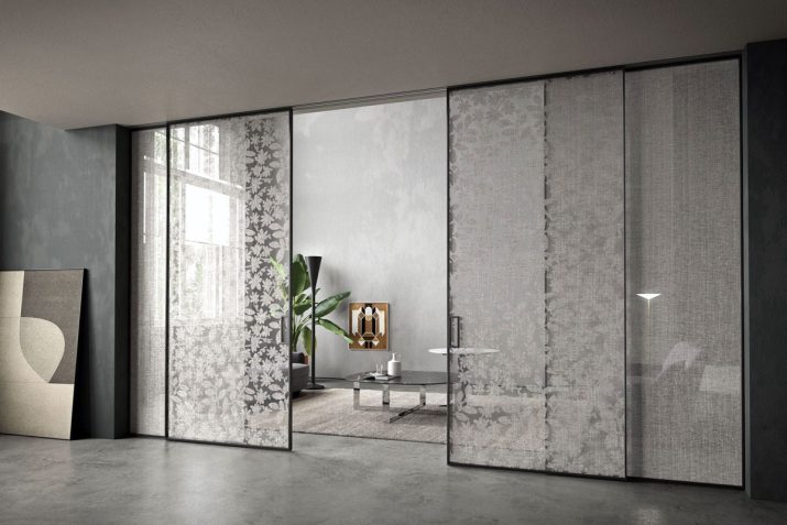 Porte interne. Modello Manhattan scorrevole Arabesco Lino. Azienda Henry Glass S.r.l.