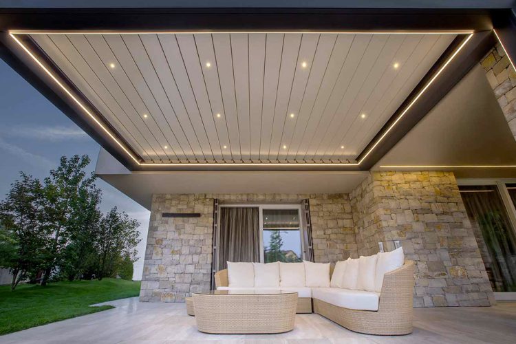 R640 Pergospace: Pergola bioclimatica autoportante. BT Group S.r.l.