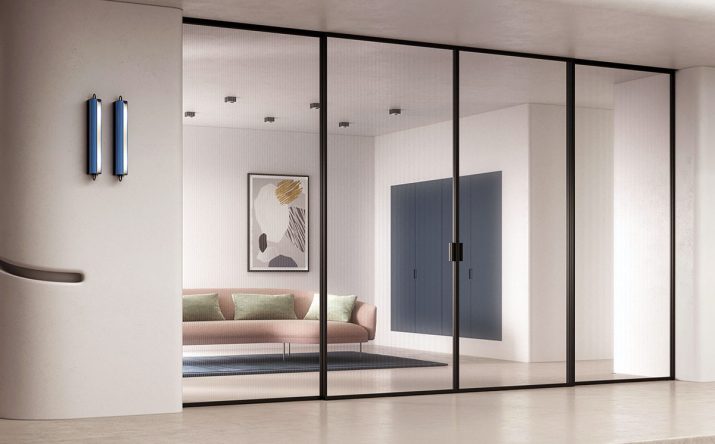 Porte in stile contemporaneo. Sistema di chiusura Scenario Delineo con ante in cristallo. Azienda FerreroLegno S.p.A.