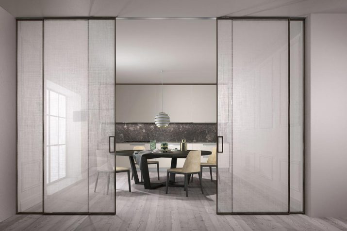 Sistema di porte scorrevoli in vetro, Collezione Manhattan. Azienda Henry Glass S.r.l.