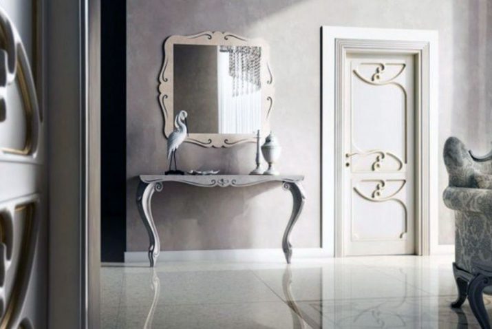 Porte stile classico. Porte interne stile classico dell'azienda Toscocornici S.r.l.