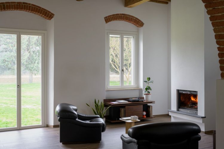 Yoko: infisso tutto legno dal design minimale.  BG Legno S.r.l.